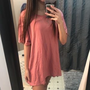 pink t shirt